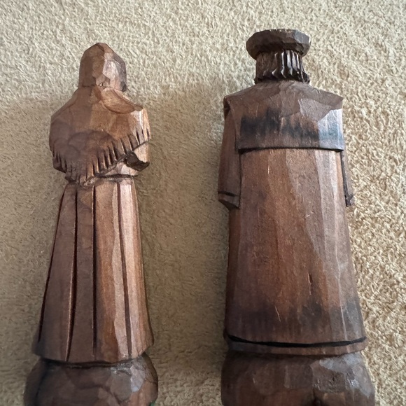 Hand carved wooden figures - Picture 2 of 2